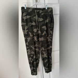 lululemon athletica Camouflage Joggers - Green and Black